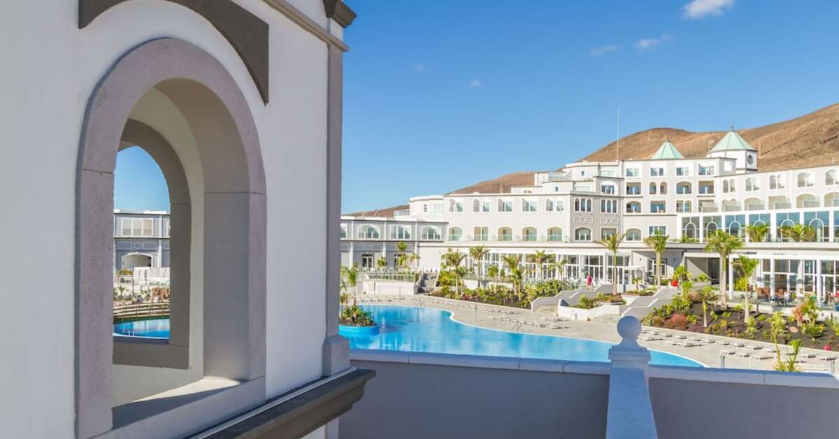 Een foto van het zwembad bij Royal Palm Resort & Spa