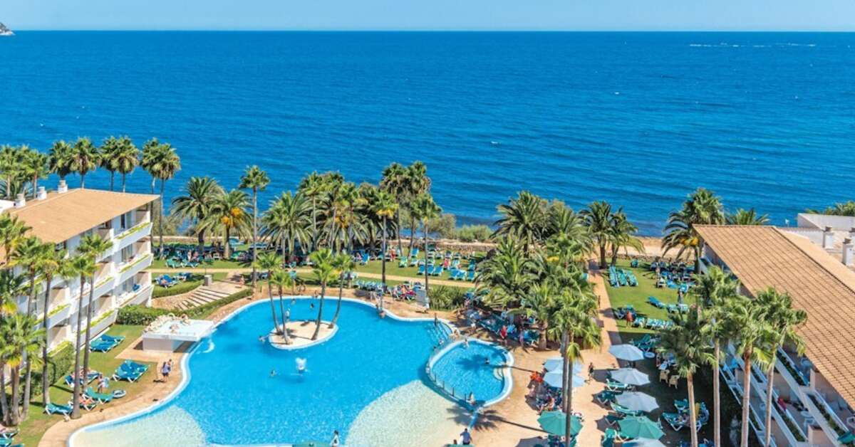 Een foto van het zwembad bij Grupotel Mallorca Mar