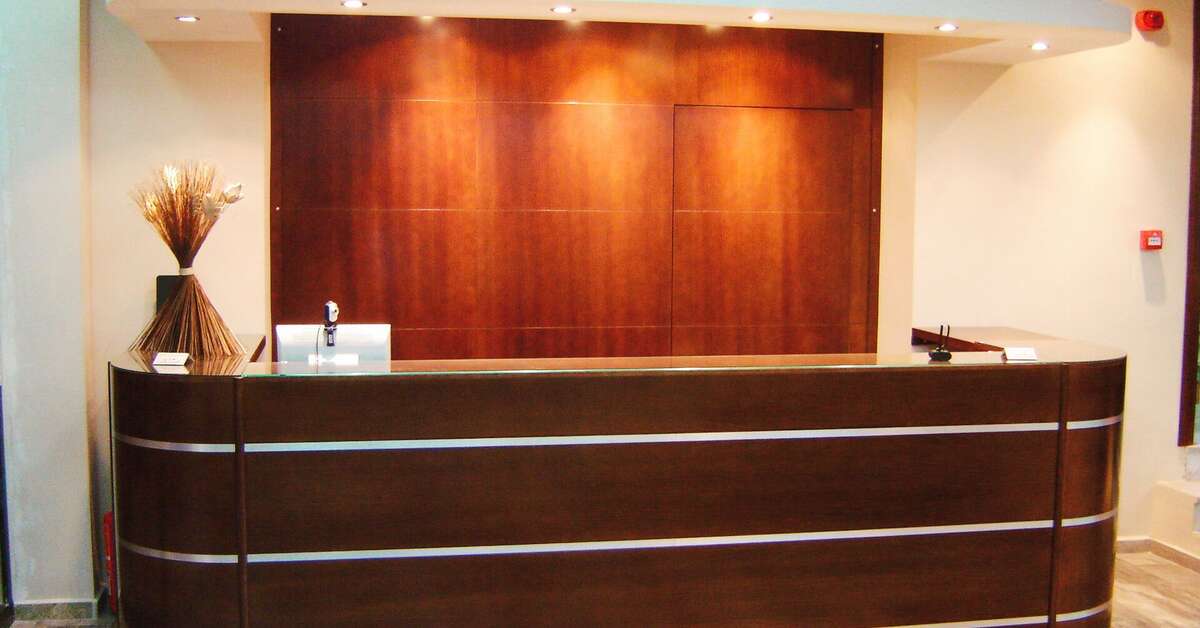 Een foto van het interieur van Sacallis Inn Beach Hotel