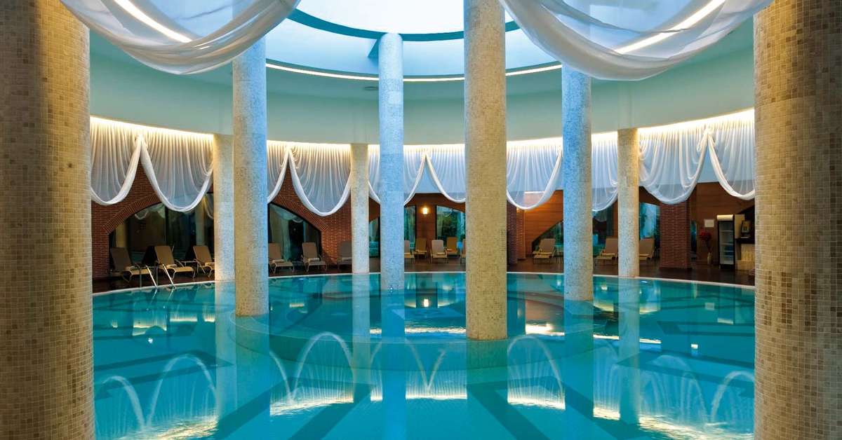 Een foto van het zwembad bij Rixos Sungate