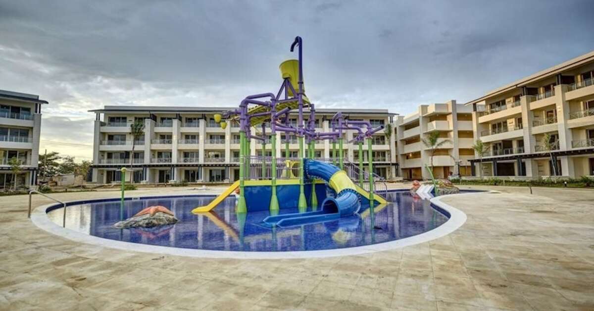Een foto van het zwembad bij Royalton Negril