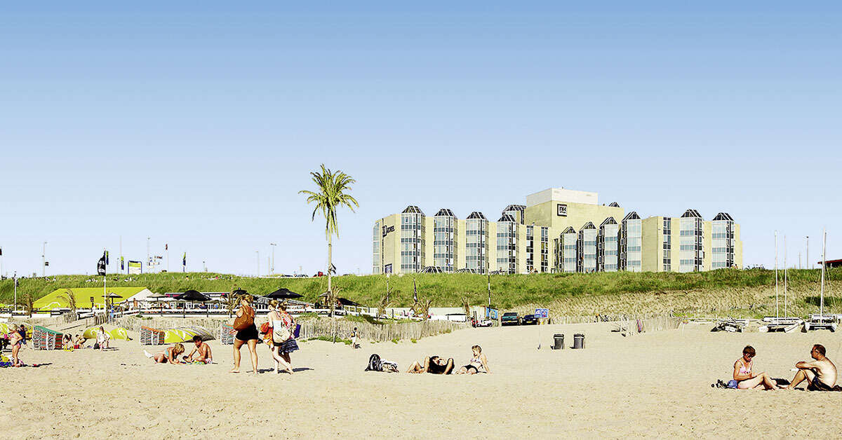 Een foto van de buitenkant van NH Zandvoort