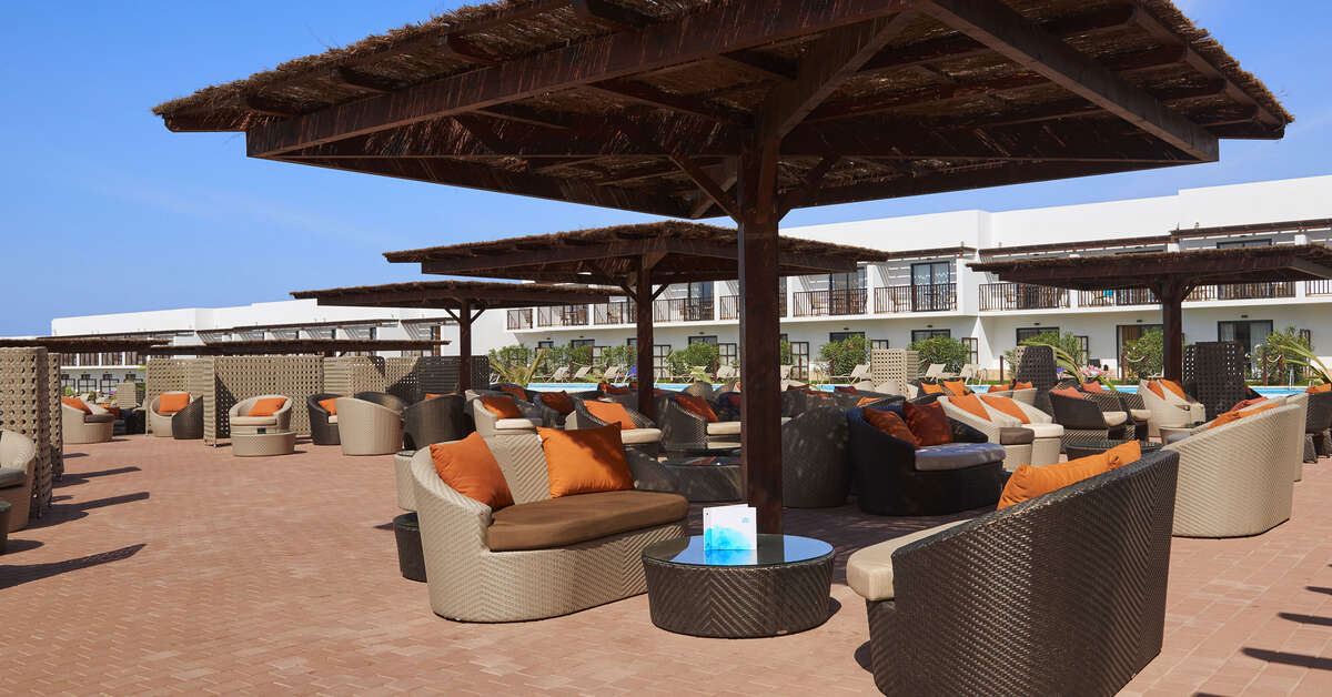 Een foto van het terras bij Melia Llana