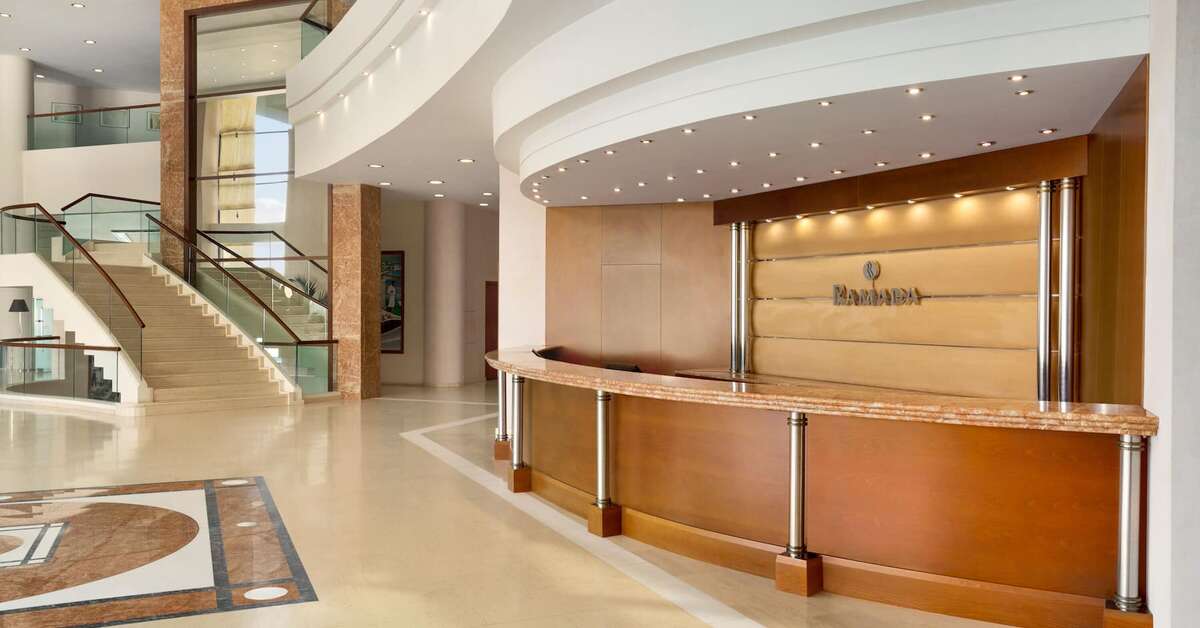 Ein Foto Ramada Plaza by Wyndham Thraki