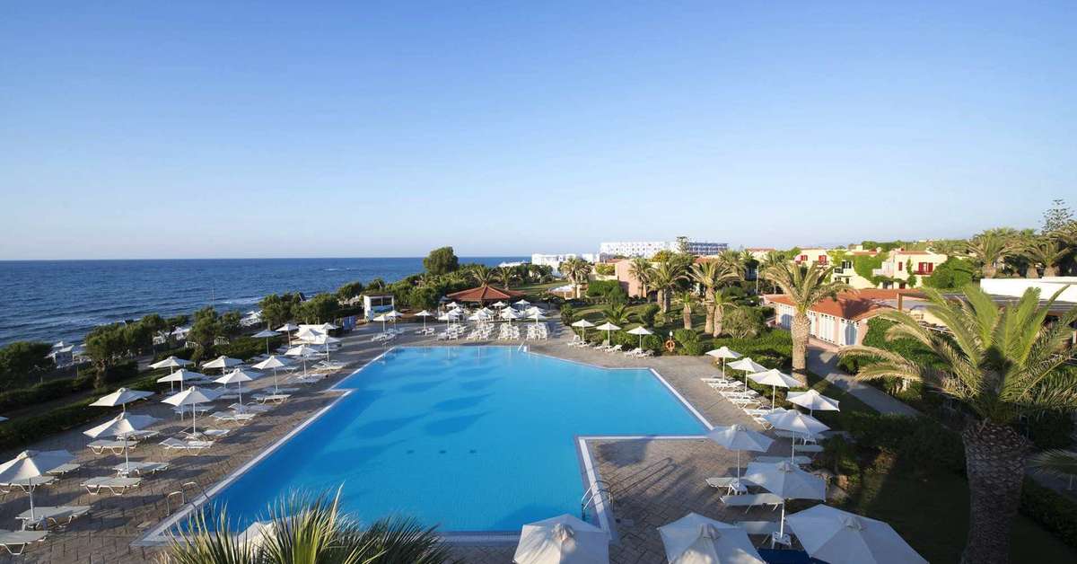 Een foto van het zwembad bij Allsun Hotel Zorbas Village