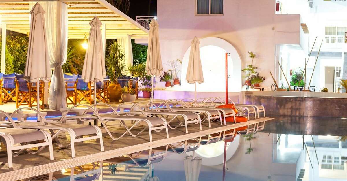 Ein Foto vom Pool im Tinas Plus Hotel