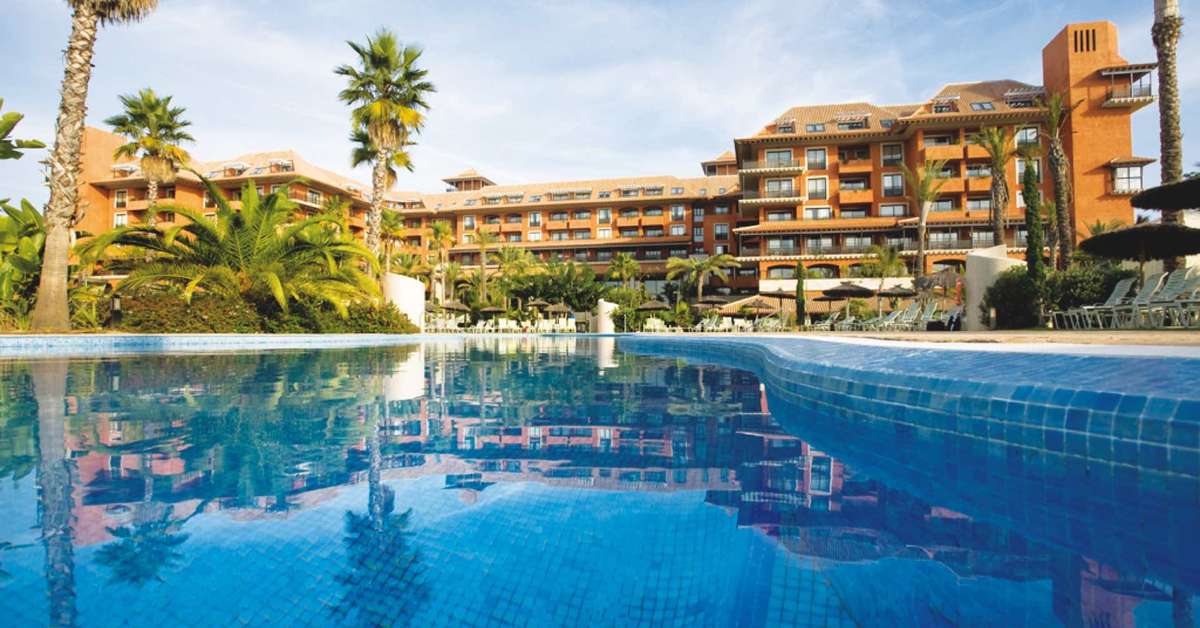 Een foto van het zwembad bij Puerto Antilla Grand Hotel