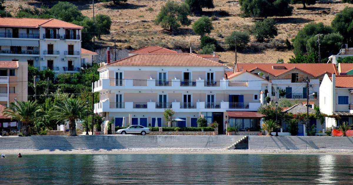 Een foto van de buitenkant van Kalypso Hotel Poros