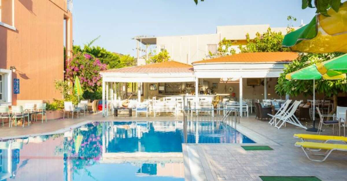 Ein Foto vom Pool im Ormos Atalia Village