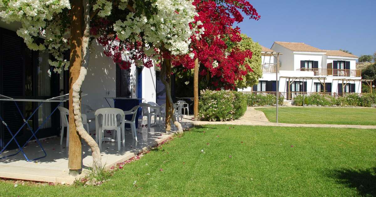 Een foto van het terras bij Hylatio Tourist Village