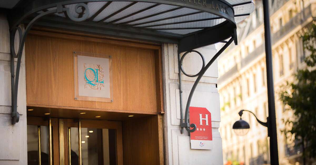 Een foto van de buitenkant van Hotel Quartier Latin