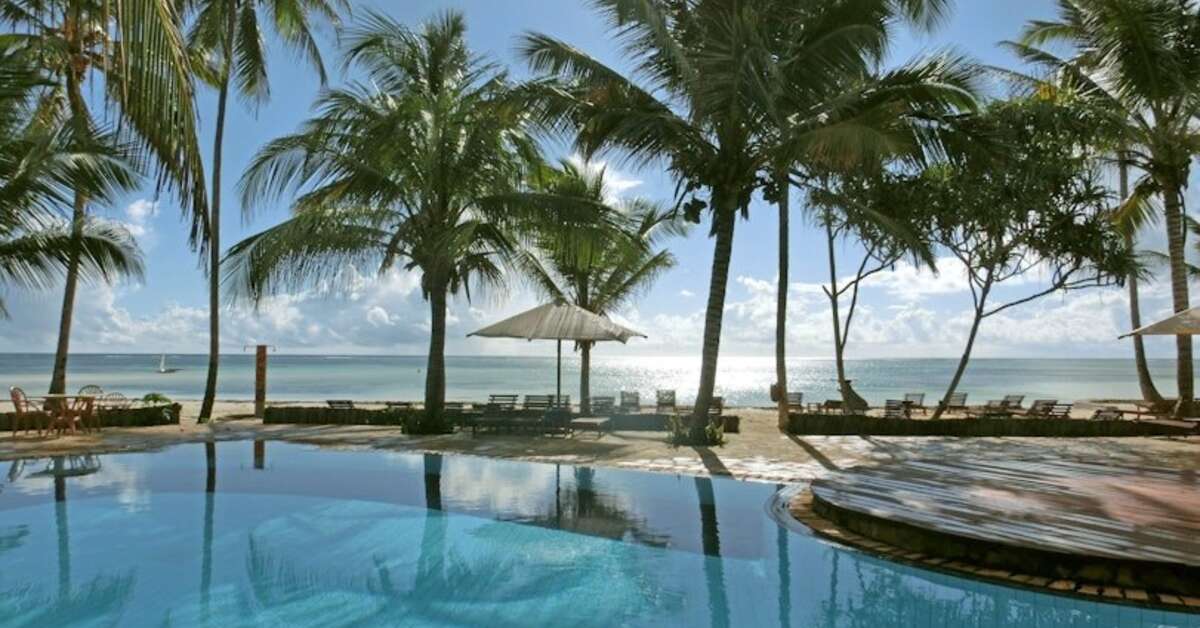 Een foto van het zwembad bij Sultan Sands Islands Resort