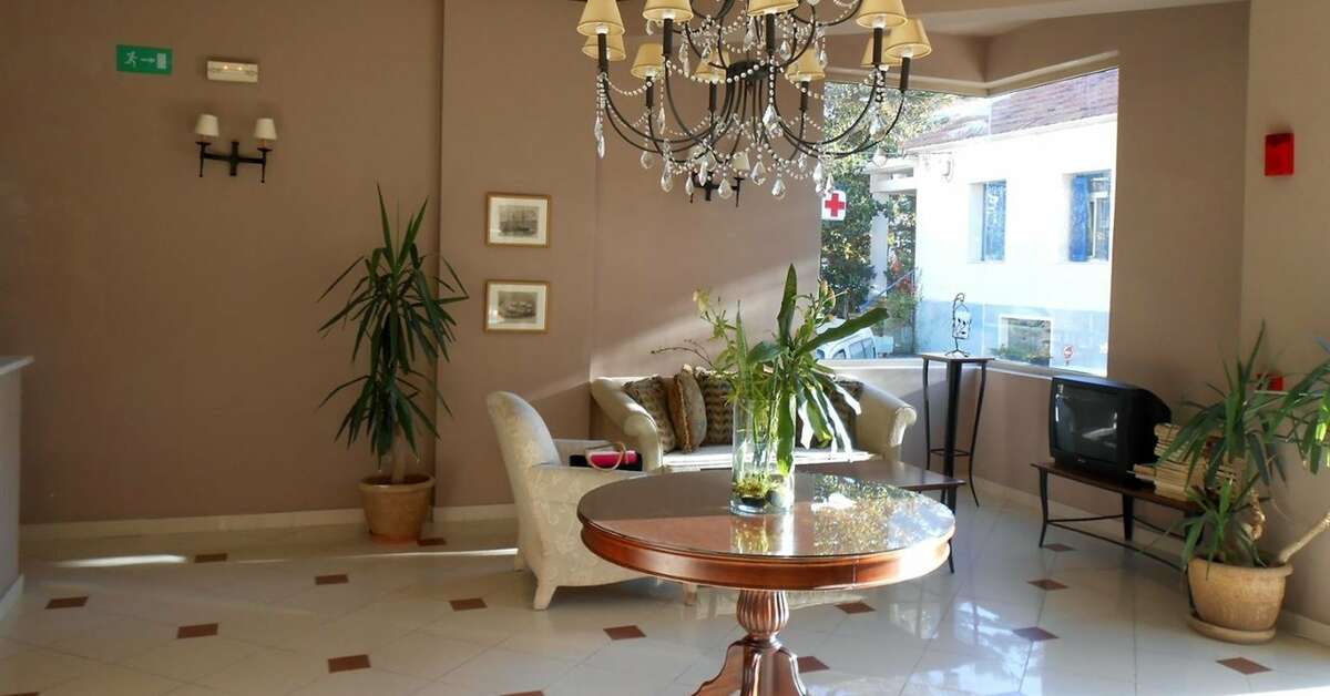 Een foto van het interieur van Lambrinos Suites