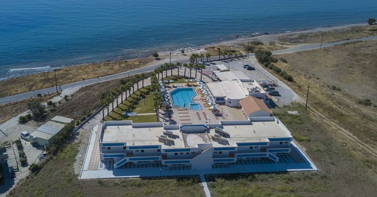 Een foto van de buitenkant van Mammis Beach Hotel