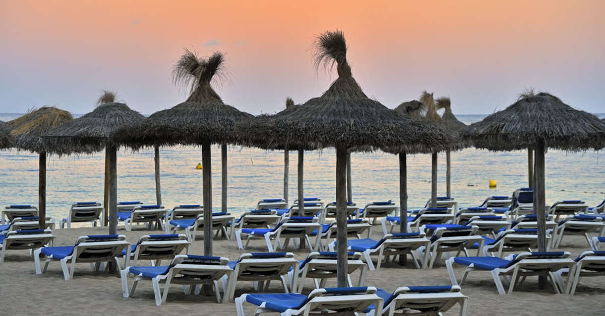 Een foto van het strand bij Ca's Saboners Aparthotel