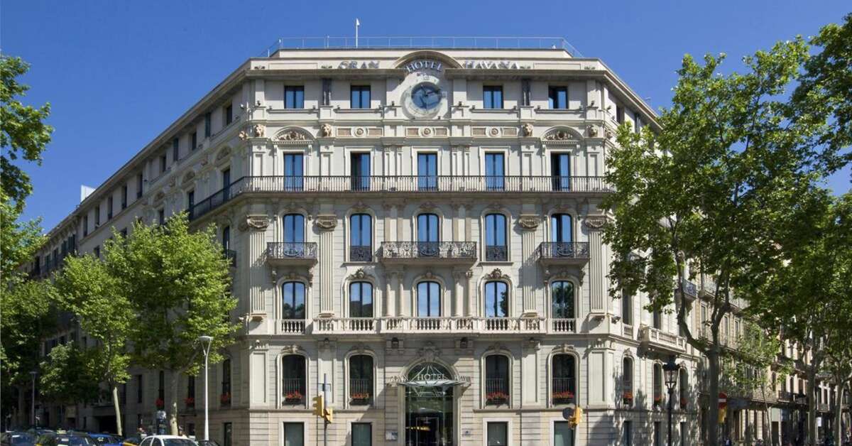 Een foto van de buitenkant van Silken Gran Havana Hotel