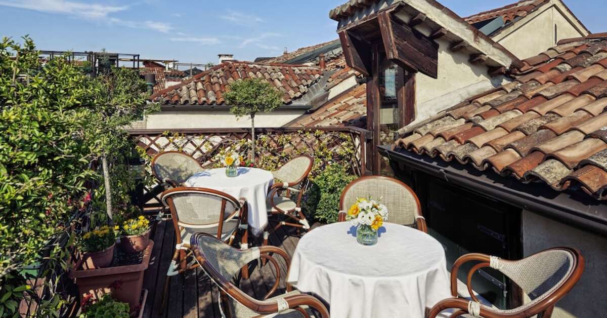 Een foto van het terras bij Antica Locanda Al Gambero