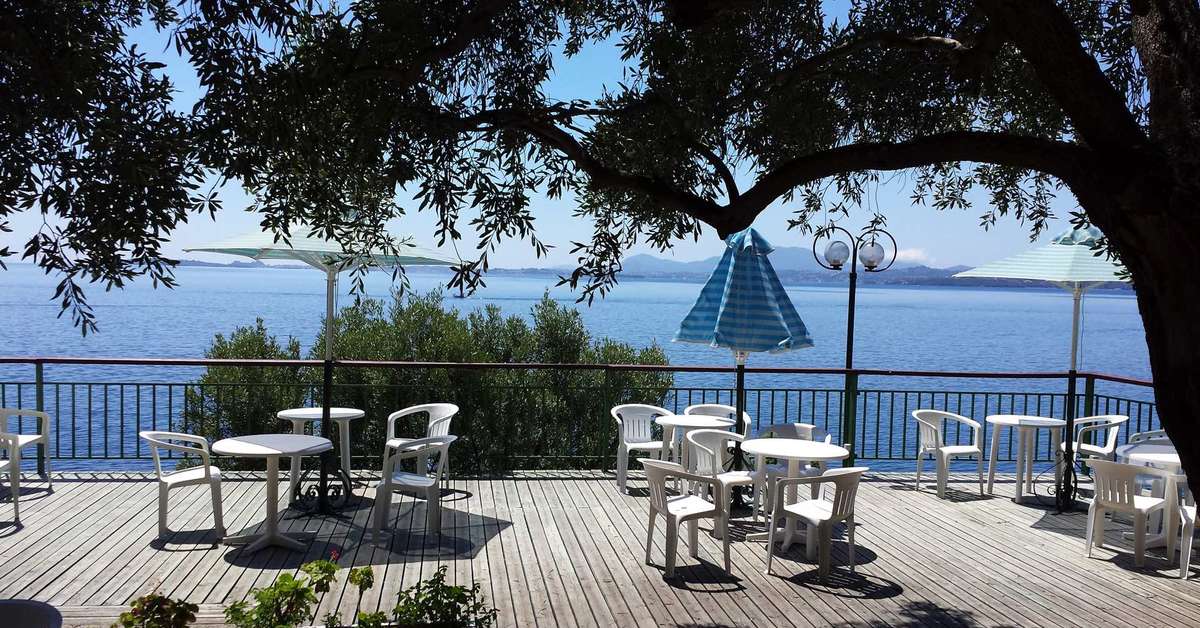 Een foto van het terras bij Nautilus Barbati