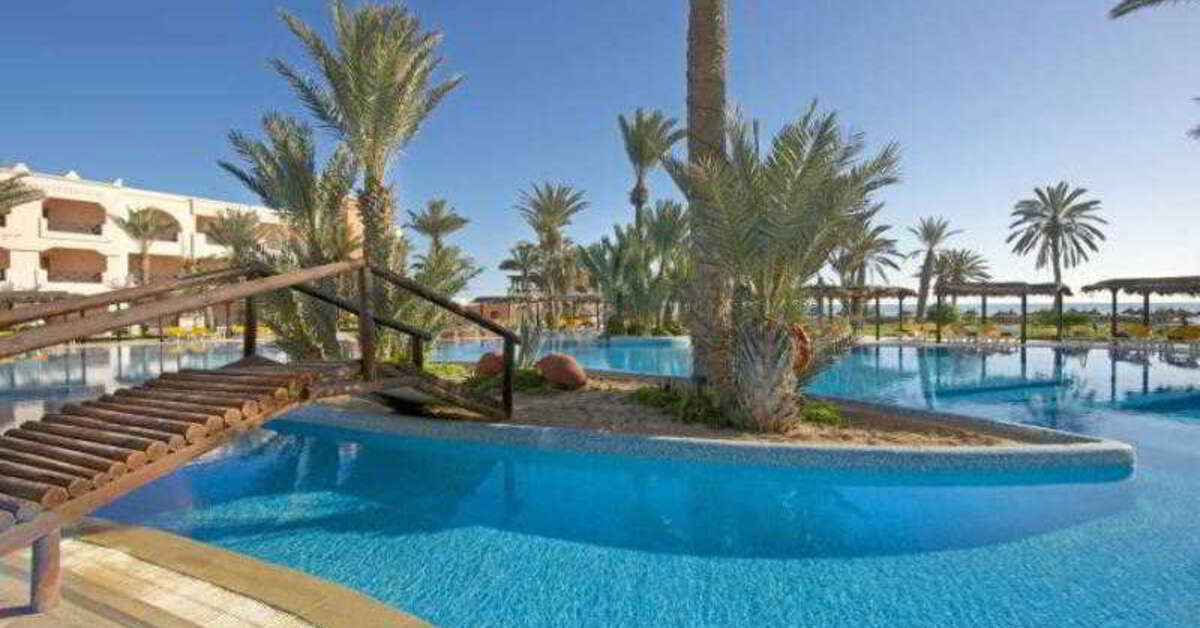 Een foto van het zwembad bij Vincci Safira Palms