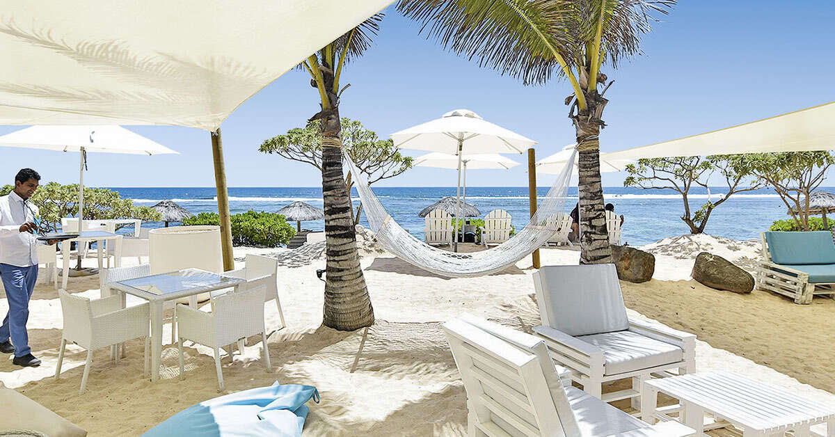 Een foto van het terras bij Radisson Blu Poste Lafayette Resort & Spa