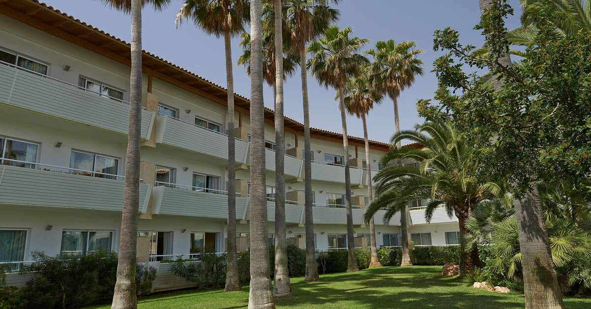Een foto van het terras bij Grupotel Mallorca Mar