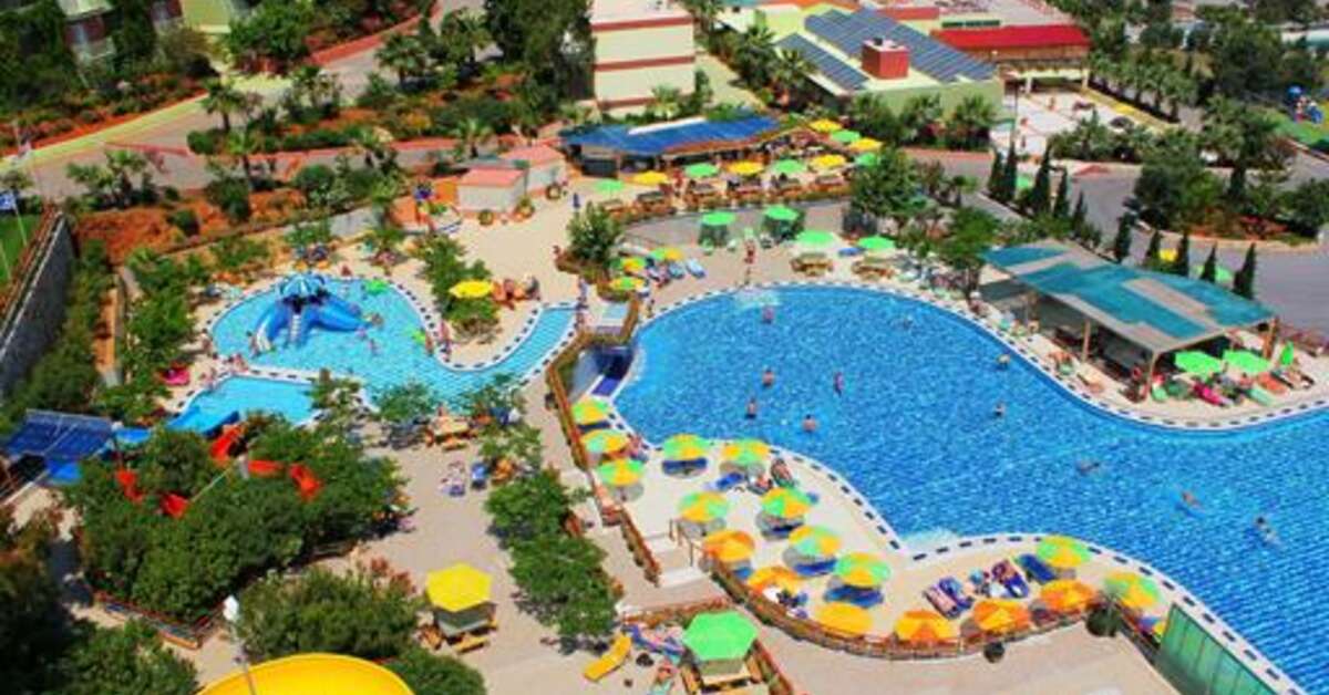 Een foto van de buitenkant van Hotel Aquasun Village