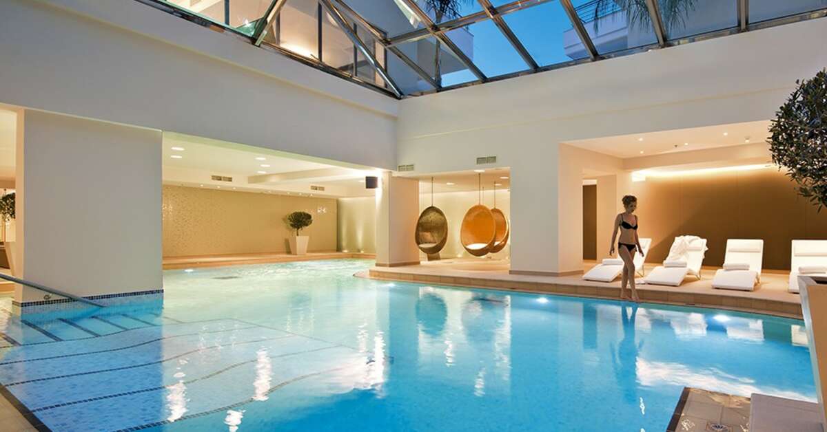 Een foto van het zwembad bij Porto Platanias Beach Resort & Spa