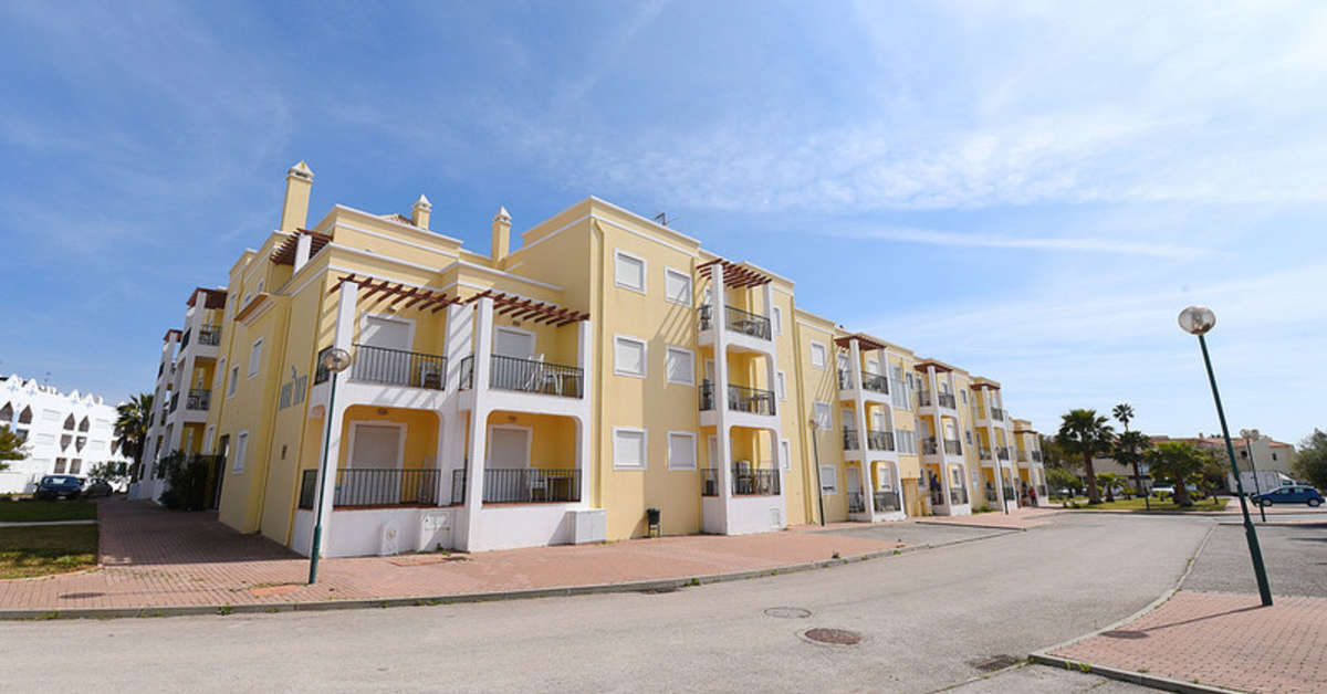 Ein Foto von der Außenansicht des Praia Da Lota Apartments
