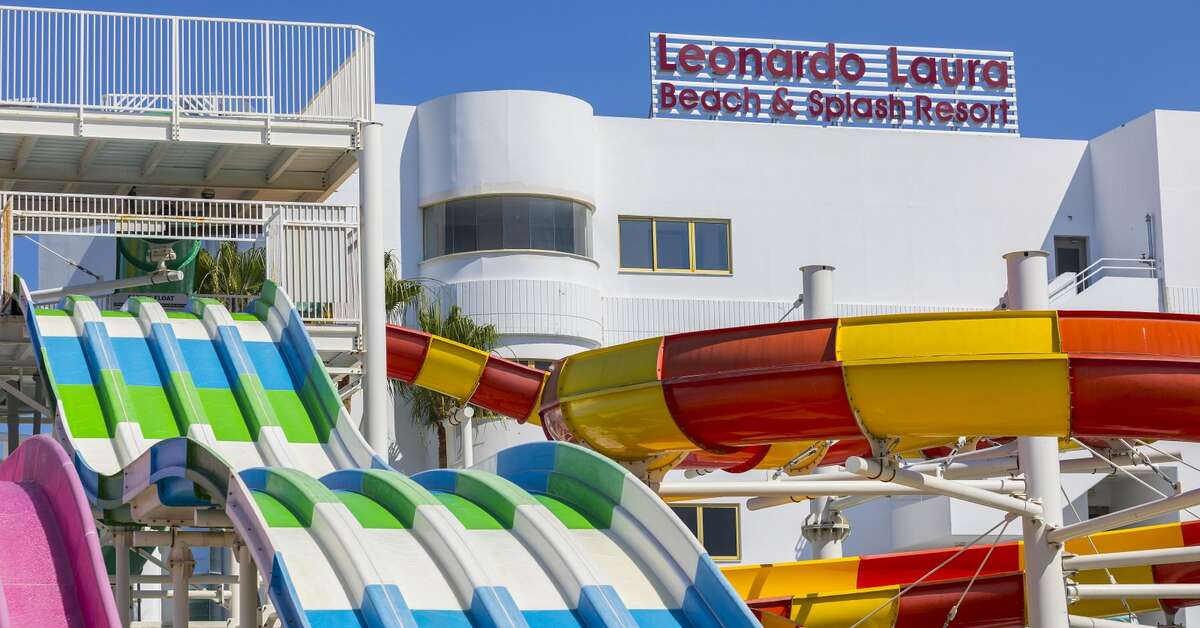 Een foto van het zwembad bij Leonardo Laura Beach & Splash Resort