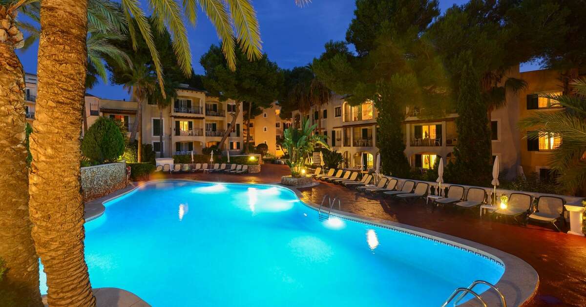 Een foto van het zwembad bij Ona Cala Pi Club Aparthotel