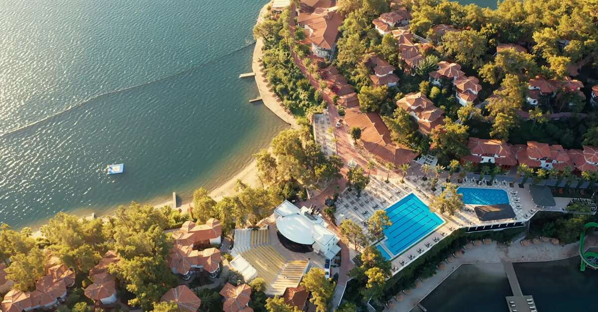 Een foto van het zwembad bij Club & Hotel Letoonia