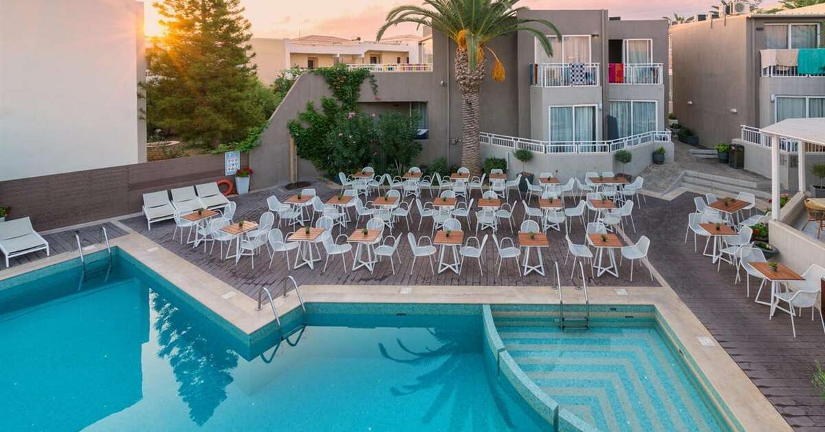 Een foto van het zwembad bij Hotel Nefeli Beach