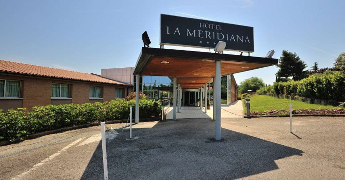 Een foto van de buitenkant van Hotel La Meridiana
