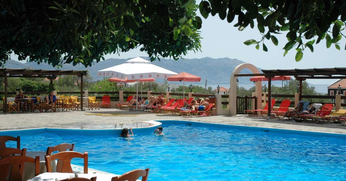 Een foto van het zwembad bij Kampos Village Resort