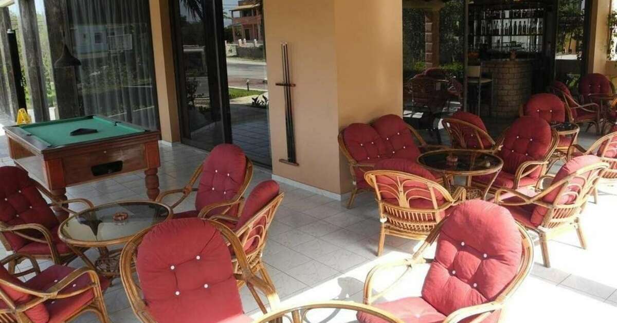 Een foto van het terras bij Hotel Pegasus Corfu