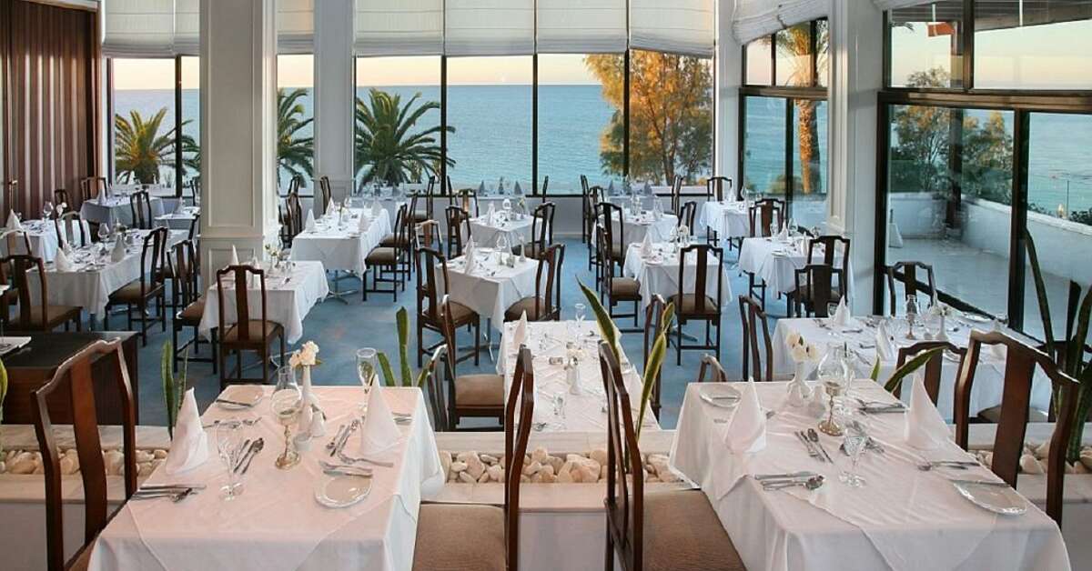 Een foto van de faciliteiten bij Grecian Sands Hotel