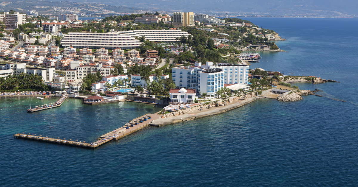Een foto van de buitenkant van Le Bleu Hotel & Resort
