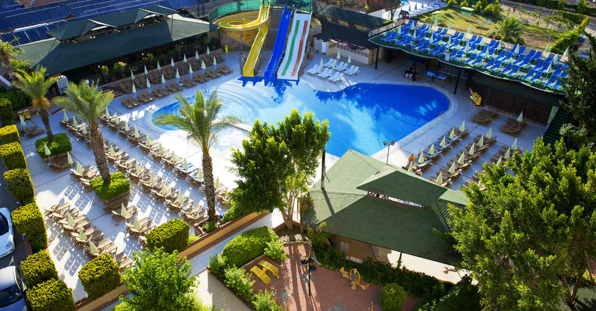 Een foto van het zwembad bij Doganay Beach Club