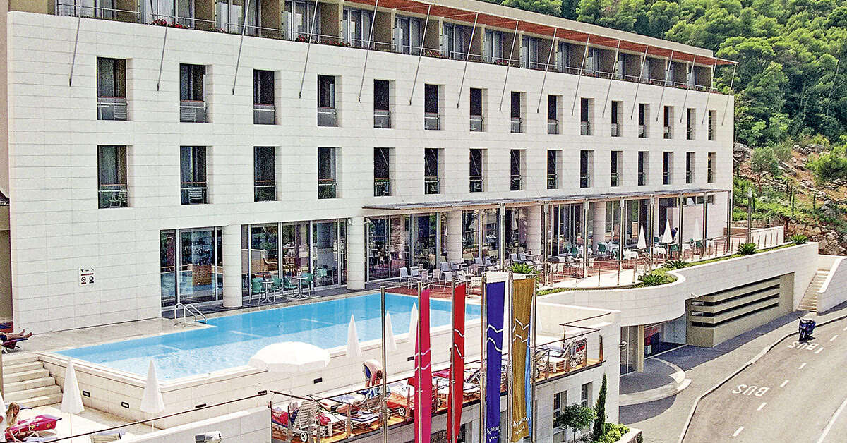 Een foto van de buitenkant van Hotel Uvala