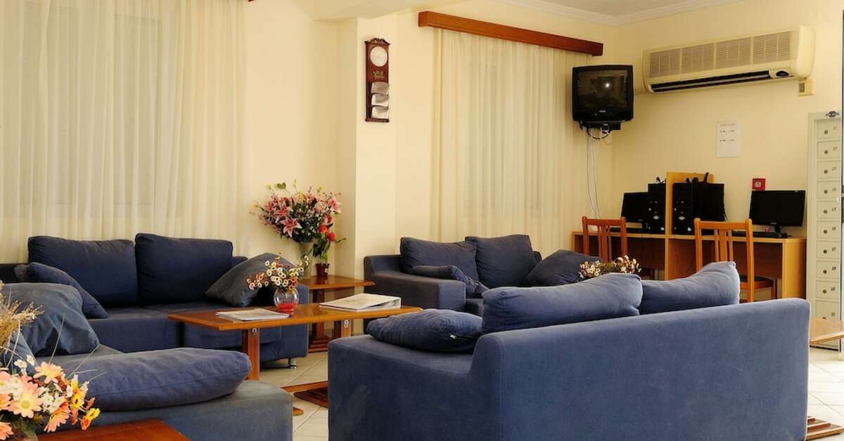 Een foto van het interieur van Andreolas Beach Hotel