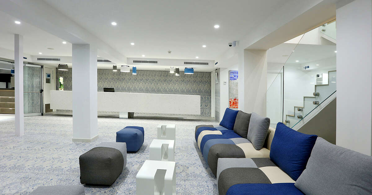 Een foto van het interieur van Mar Azul Pur Estil Hotel & Spa