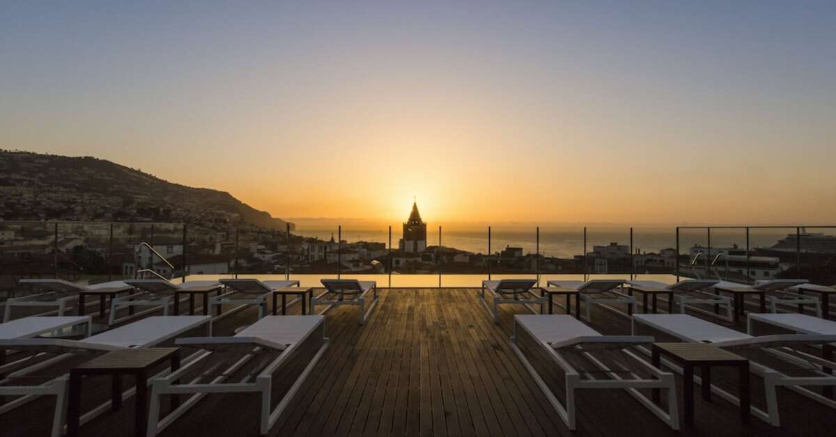 Een foto van het terras bij Castanheiro Boutique Hotel