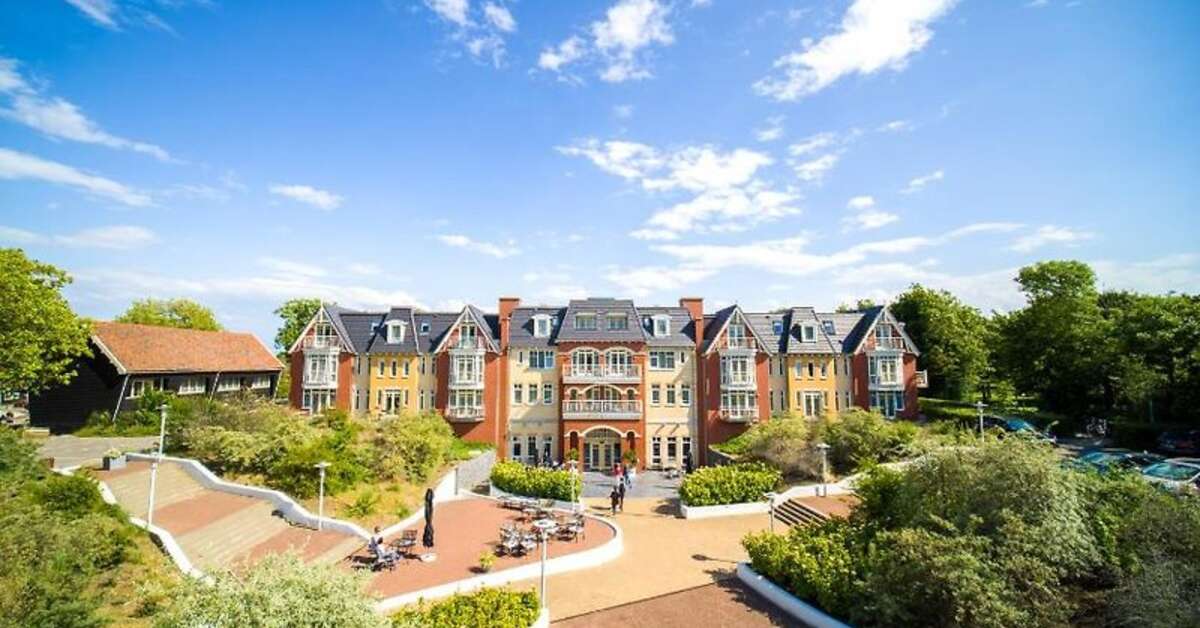 Een foto van de buitenkant van Grand Hotel Ter Duin
