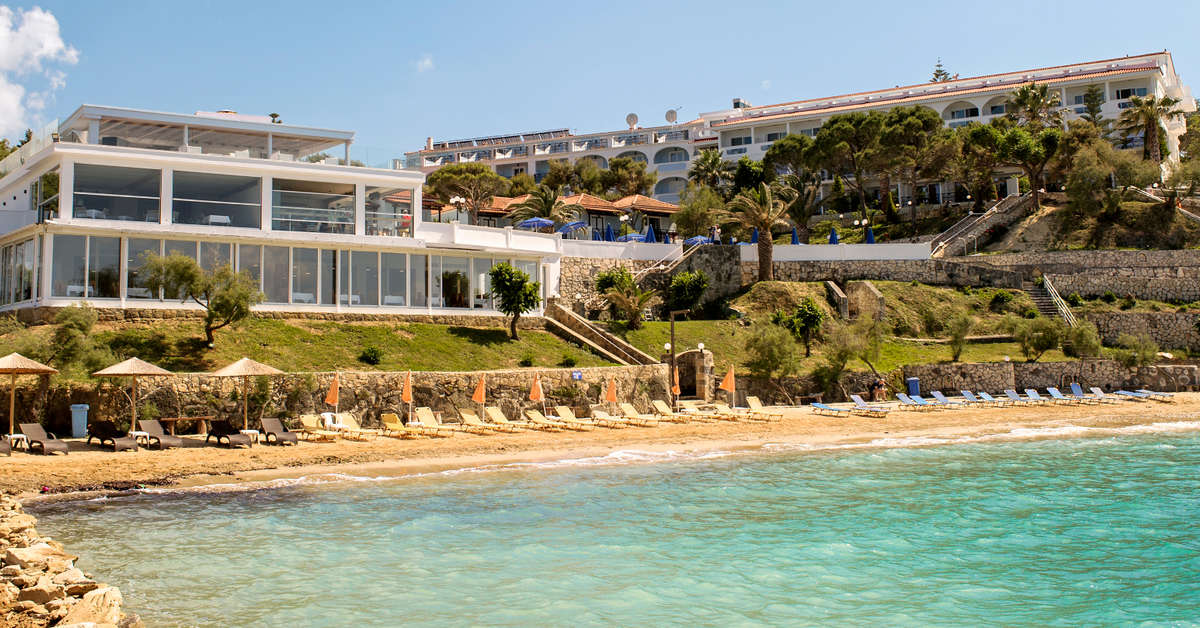 Een foto van het strand bij Alexandra Beach Resort