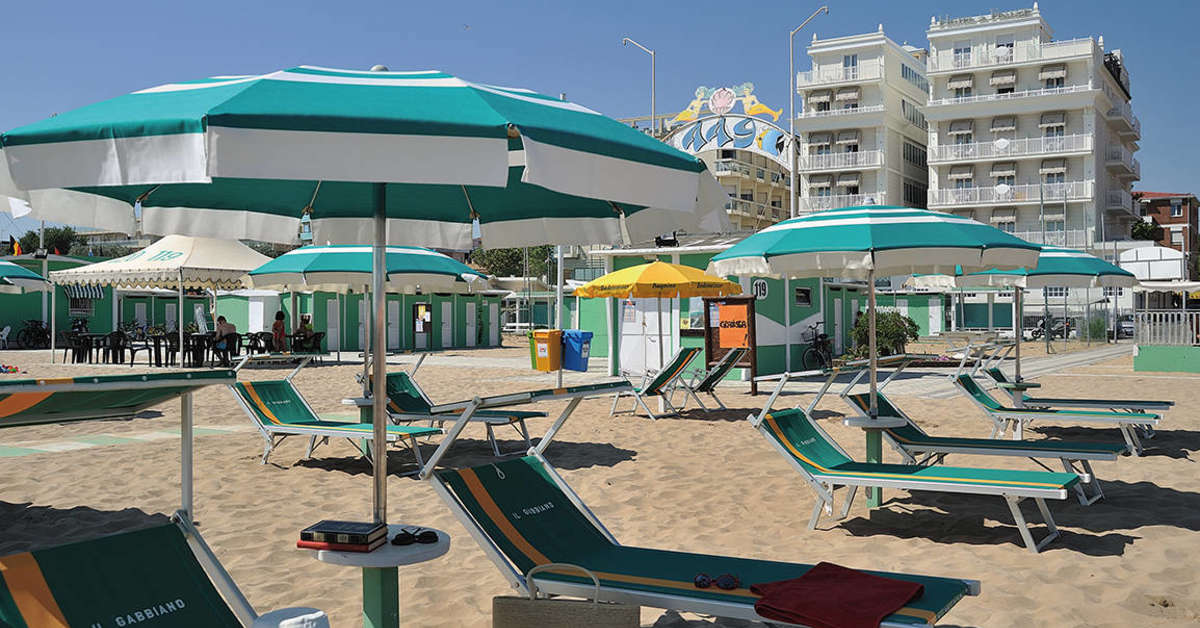 Een foto van het strand bij Hotel De France