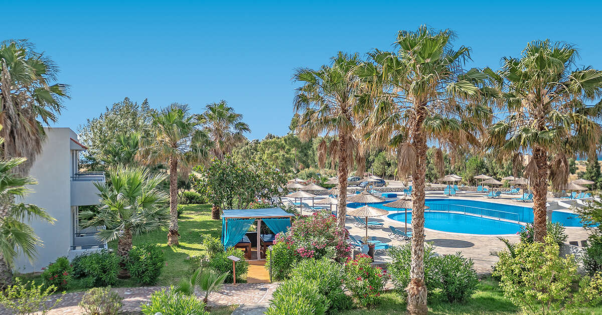 Een foto van het zwembad bij Evripides Village Beach Hotel