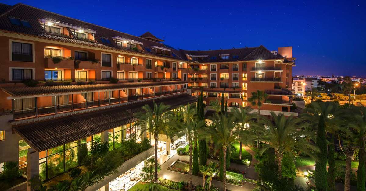 Een foto van de buitenkant van Puerto Antilla Grand Hotel