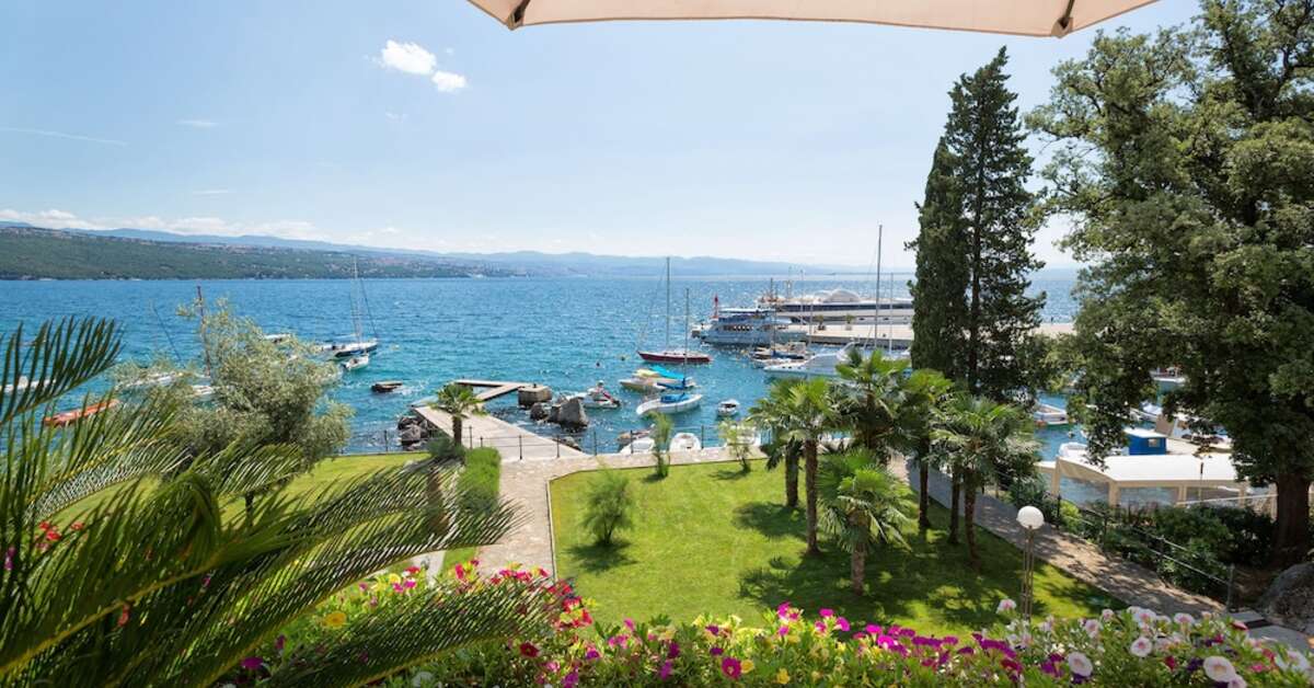 Een foto van het terras bij Amadria Park Grand Hotel 4 Opatijska Cvijeta