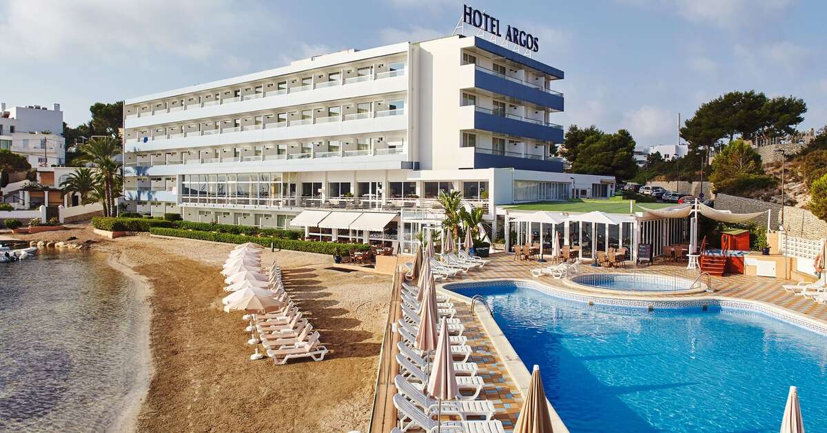 Ein Foto vom Pool im Hotel Argos