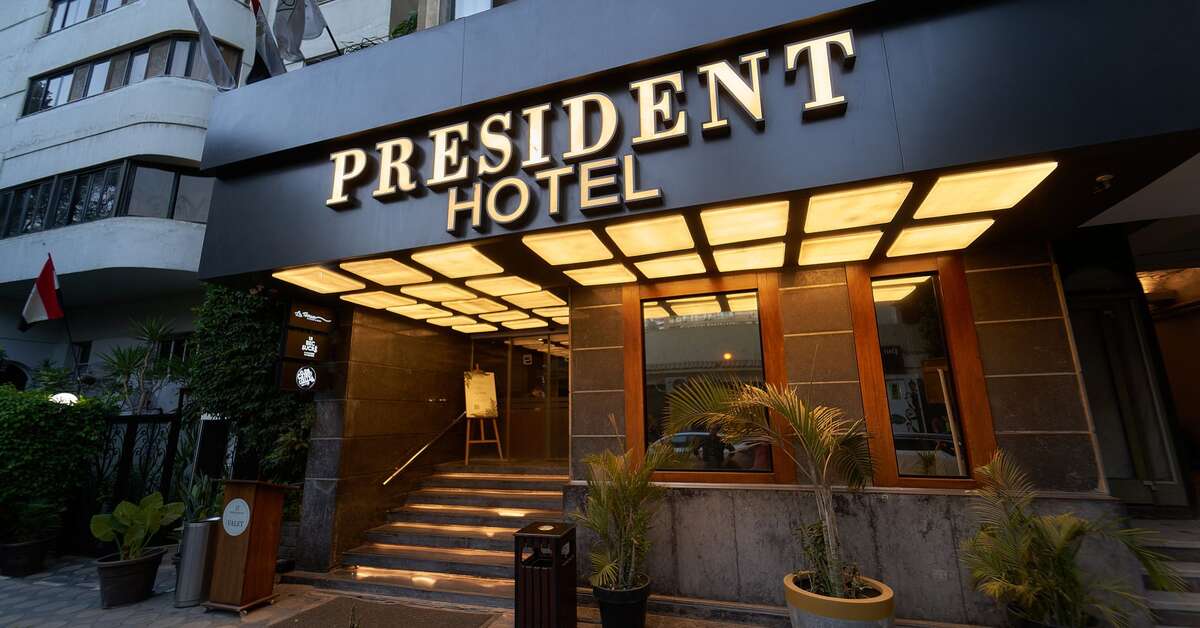 Een foto van de buitenkant van New President Hotel Zamalek